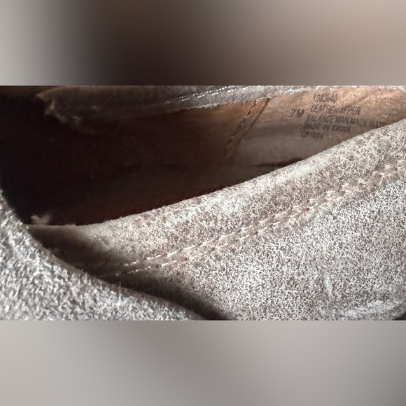 Sofft Women’s Size 7 Leather Beige Clogs - Picture 3 of 16